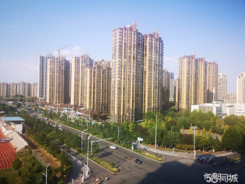 东旭华庭 两室两厅小户型 南北朝向随时过户 学校对面方便快捷